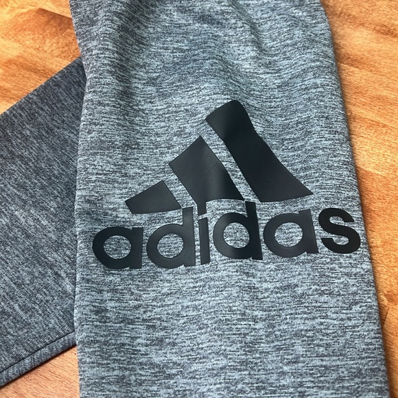 Adidas red/black/gray Bundle Boys size 5- joggers, tank top, & shorts- like new - Picture 9 of 11